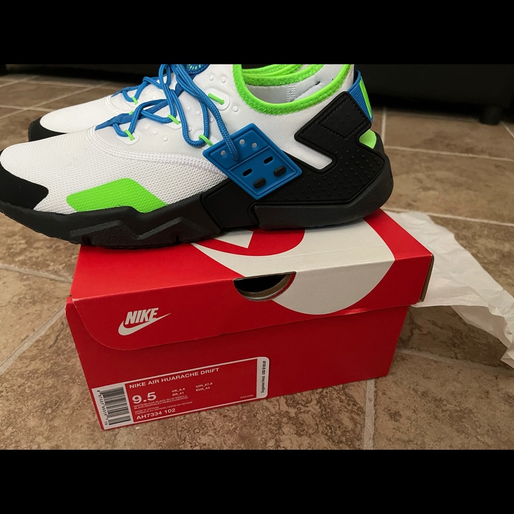 Worn once so practically brand new! Huarache Drift